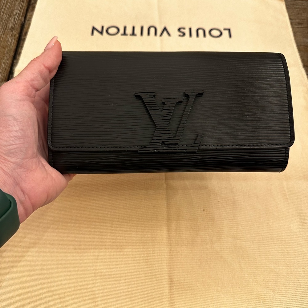 Louise Vuitton Louise Wallet Black